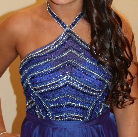 Dress - Picture 3 of 3